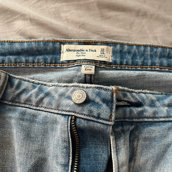Abercrombie Curve Love Straight Jeans - Picture 2 of 3